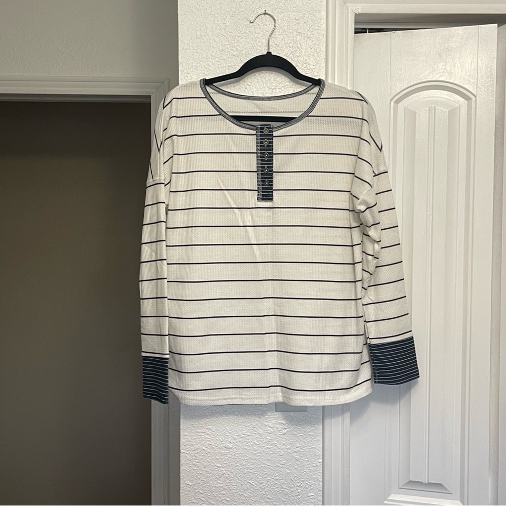 🎈Striped Waffle Knit Henley Loose Fitting Women’s Long Sleeve Top Size L